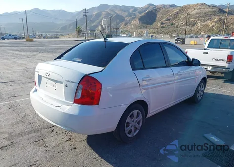 2008 Hyundai Accent Gls z USA, uszkodzony, nr VIN KMHCN46C98U210619